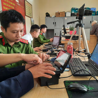 <a href="/chuyen-doi-so" title="Chuyển đổi số" rel="dofollow">CHUYỂN ĐỔI SỐ</a>